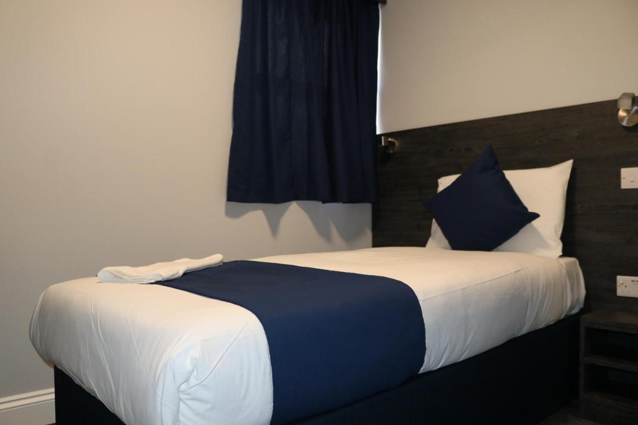 Blue Sapphire Hotel อิลฟอร์ด ภายนอก รูปภาพ