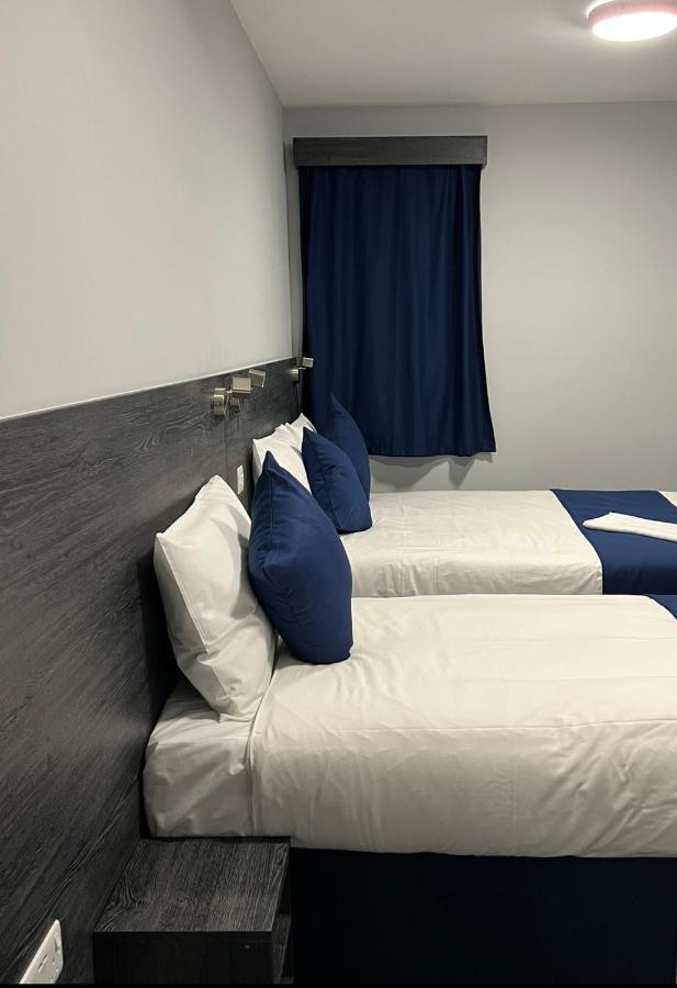 Blue Sapphire Hotel อิลฟอร์ด ภายนอก รูปภาพ